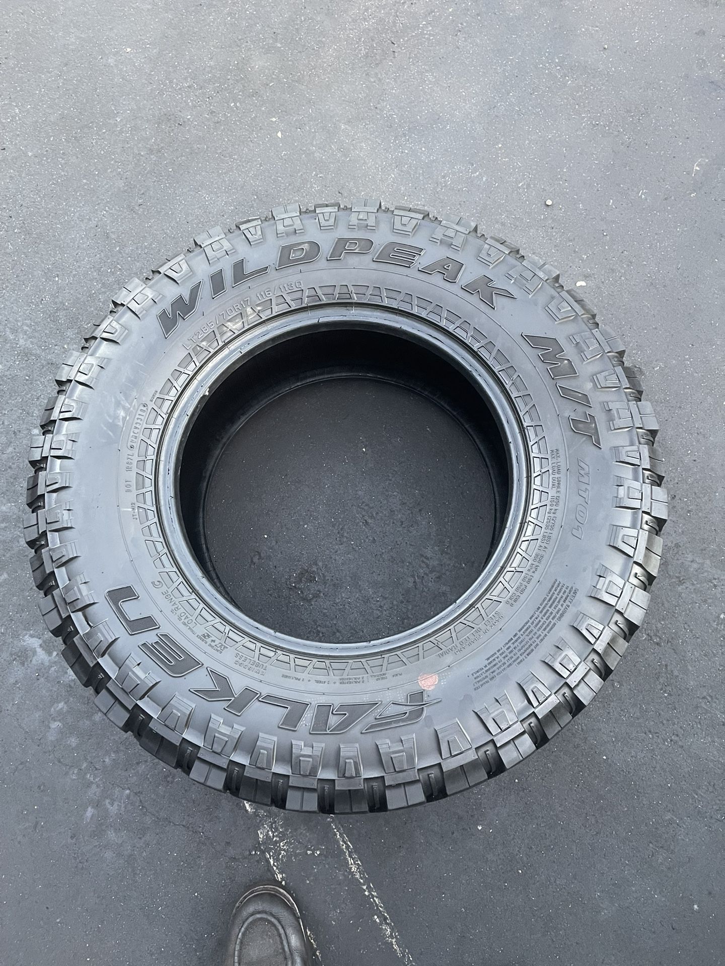 285/70/17 Falken Wildpeak MT