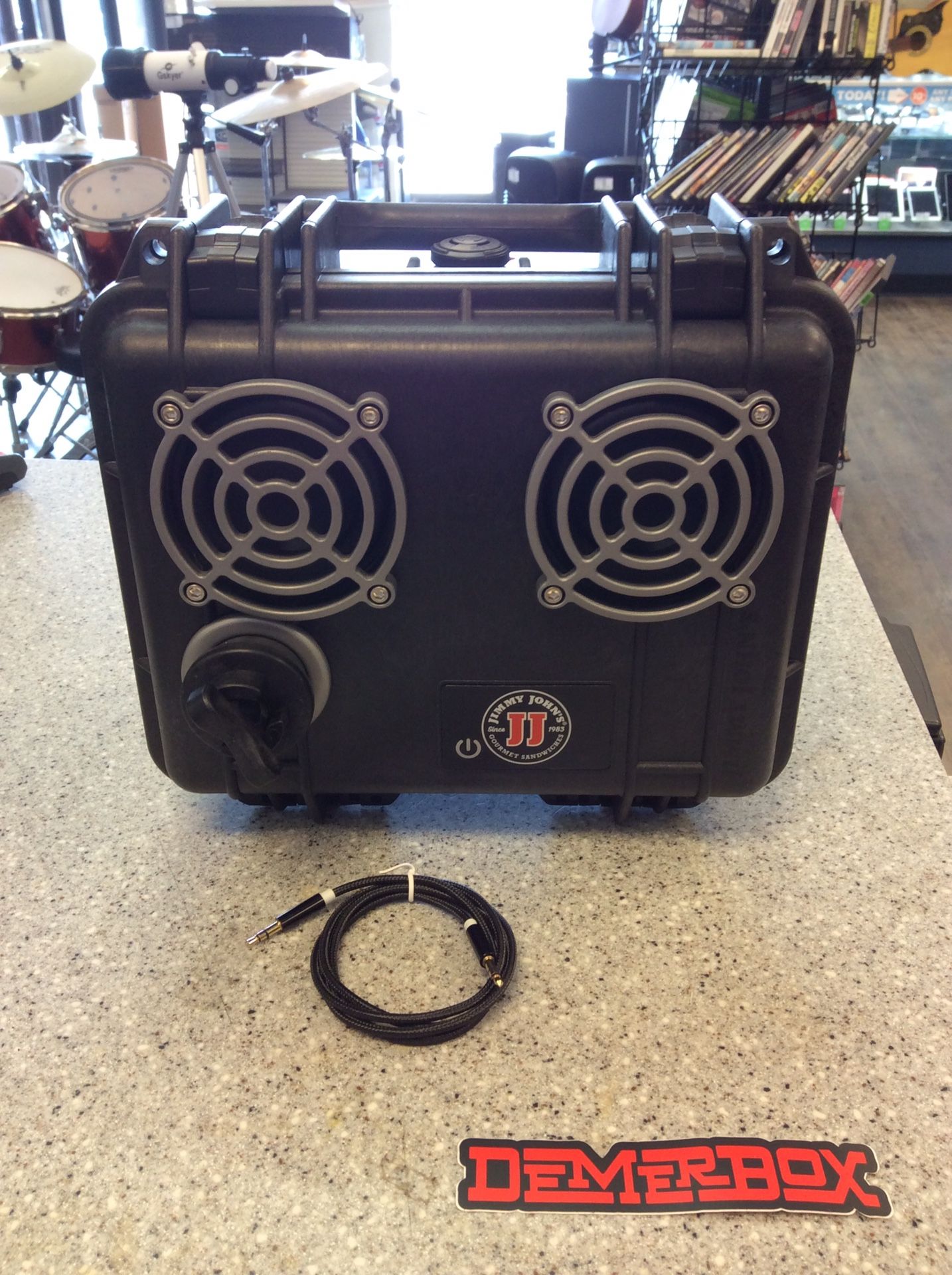 PELICAN DEMERBOX BLACK JIMMY JOHNS WITH ALL CORDS. BLUETOOTH AUX.