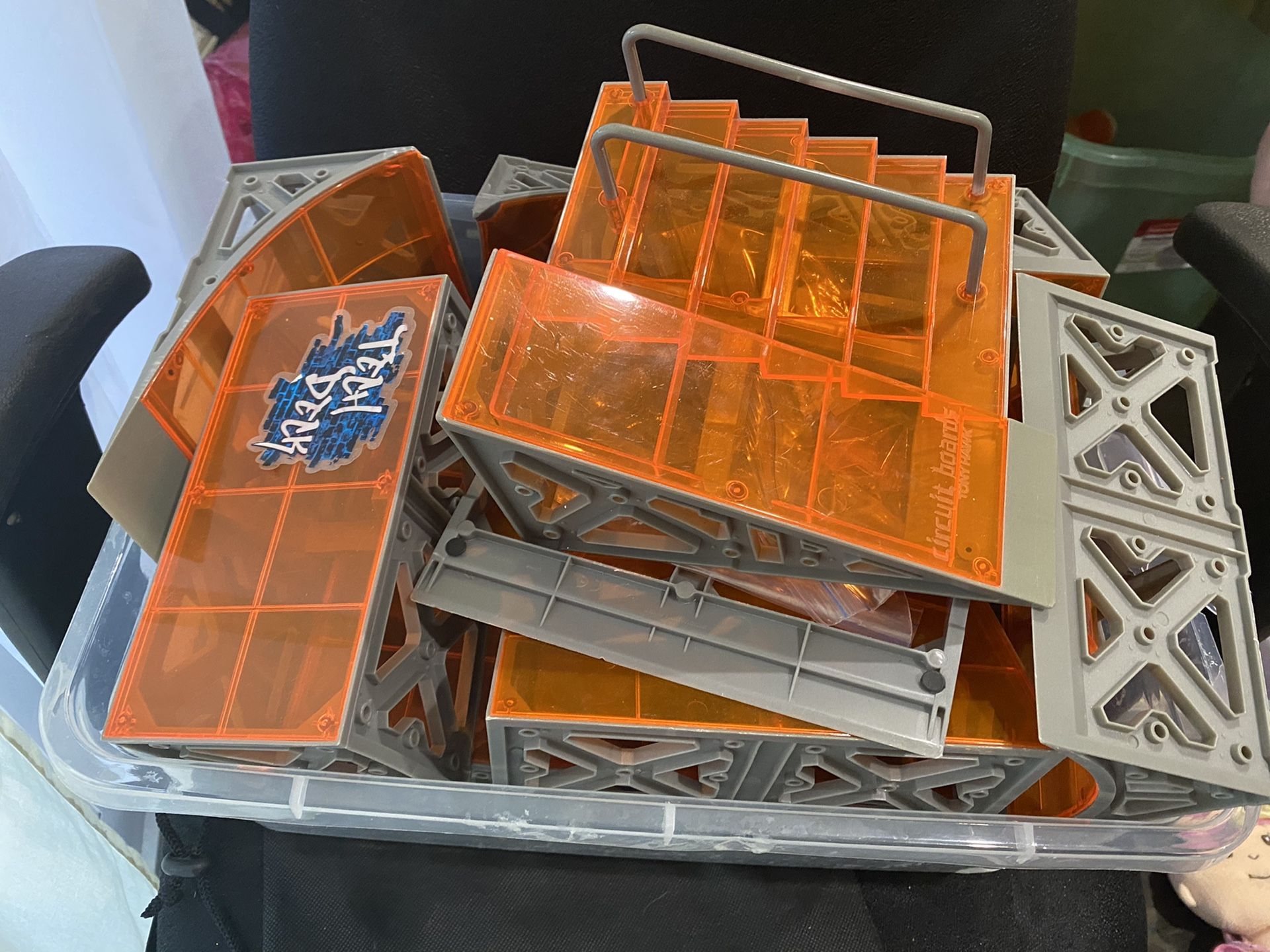 Hexbug Tony Hawk Skate Park with extra skateboards