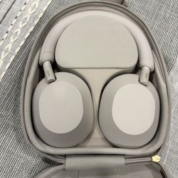 Sony WH-1000XM5