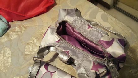 Couch purse like new condition inside and outside and the wallet is brand new