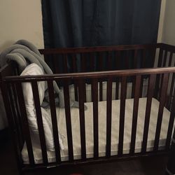 2 Baby stroller’s & Baby Crib