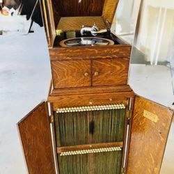 Antique Victor Victrola VV-XI