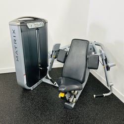 Matrix  Commercial Ultra Independent Biceps Curl Machine - Gym Equipment - Work Out