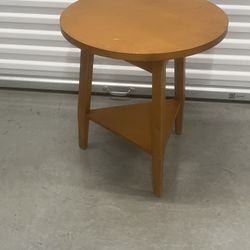  The Modern Lane Round Side Table is a beautifully crafted antique piece with a mid-century modern style. Made in the United States post-1950, this fu