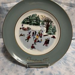 Vintage Avon Christmas Plate “Skaters on the Pond” 1975