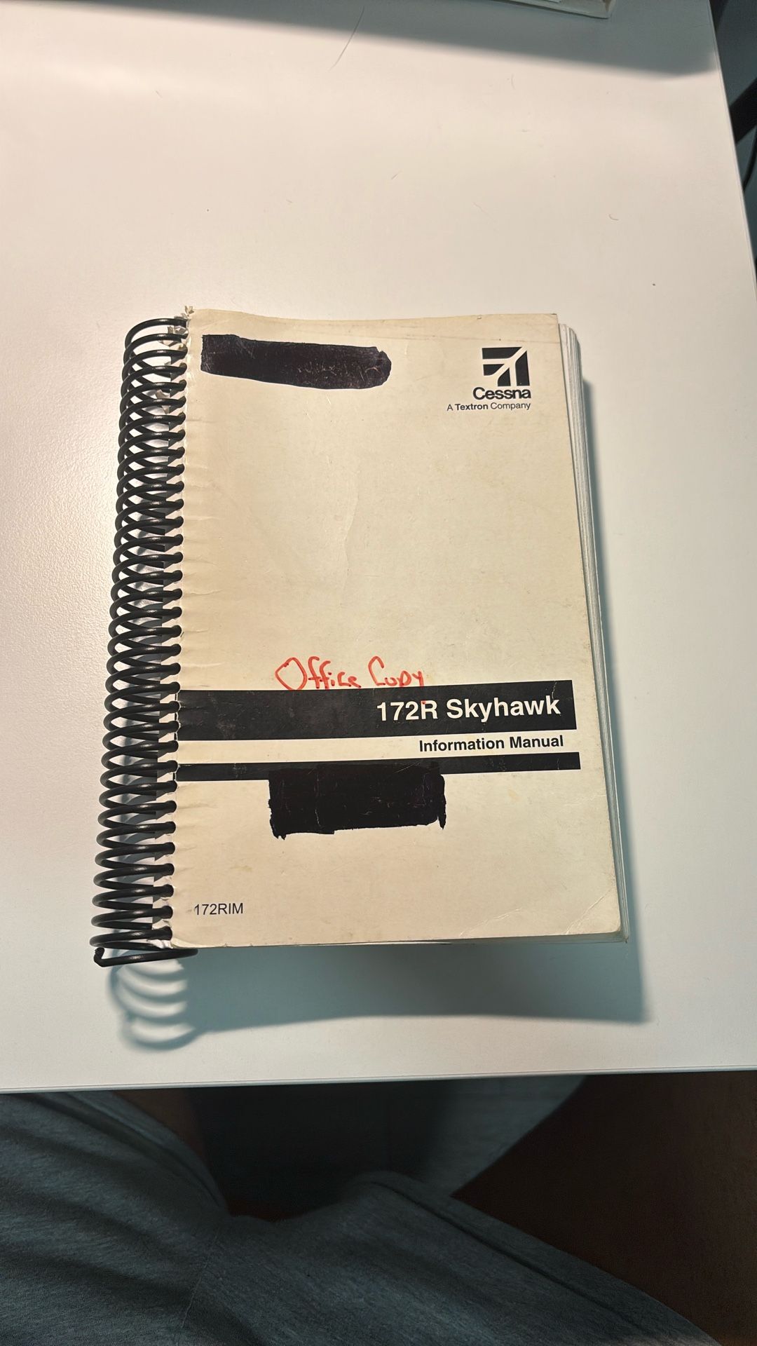 172R Skyhawk information manual
