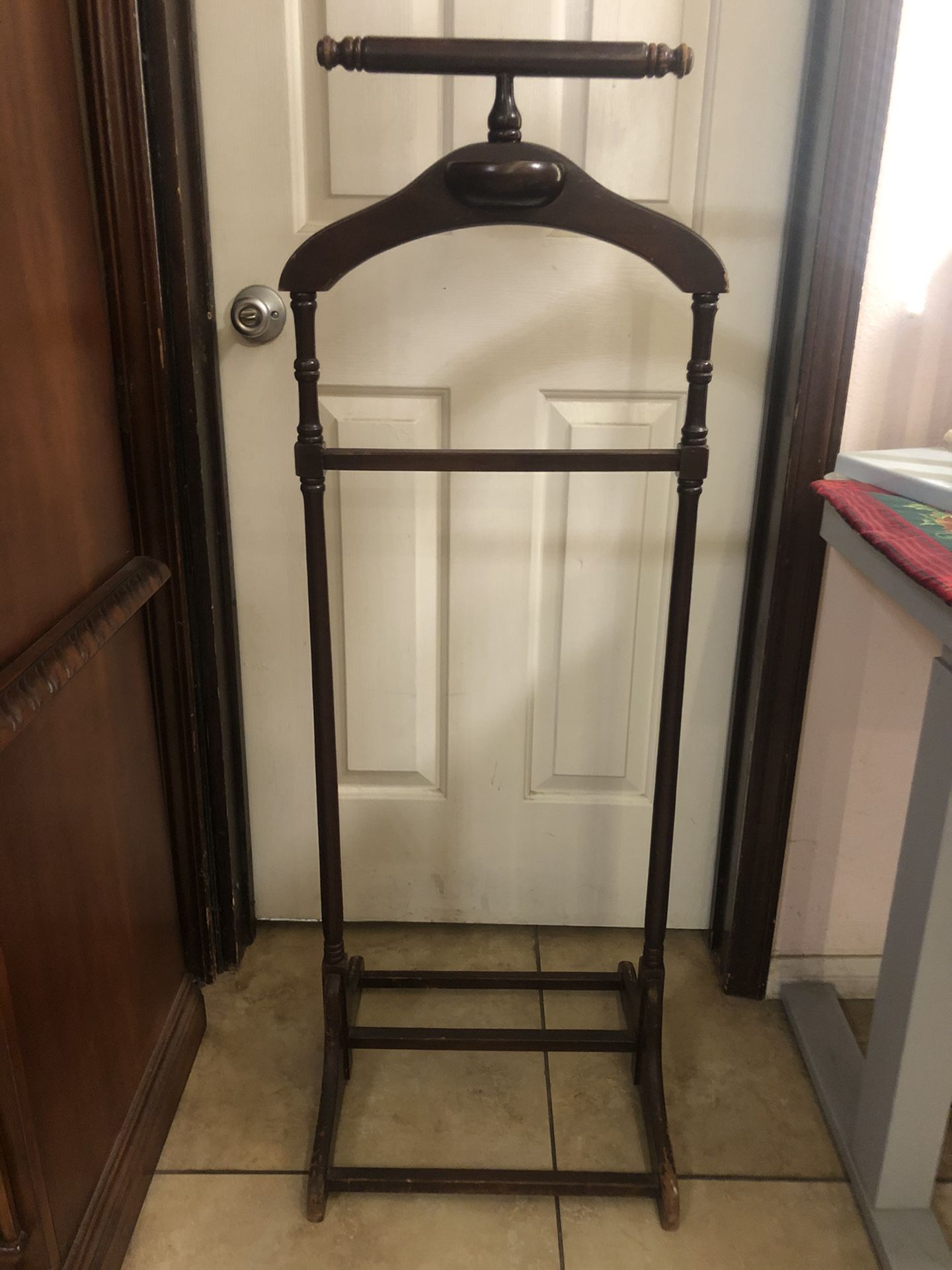 Antique wooden Clothes Hanger stand with with shoes bar, Bedroom Furniture/Men's valet stand