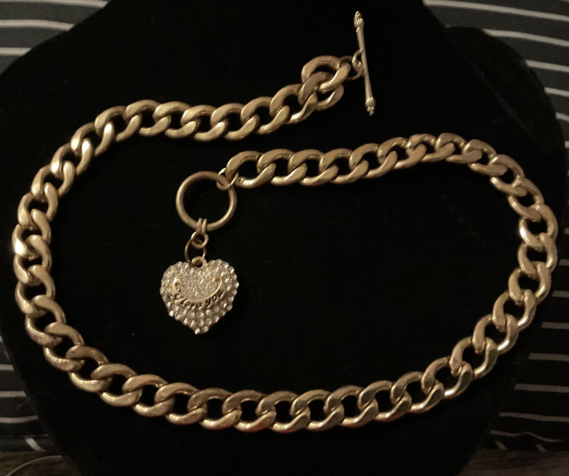 I LOVE YOU PENDANT AN CHOkER CHAIN