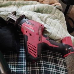 Milwaukee M18 Hacksaw 