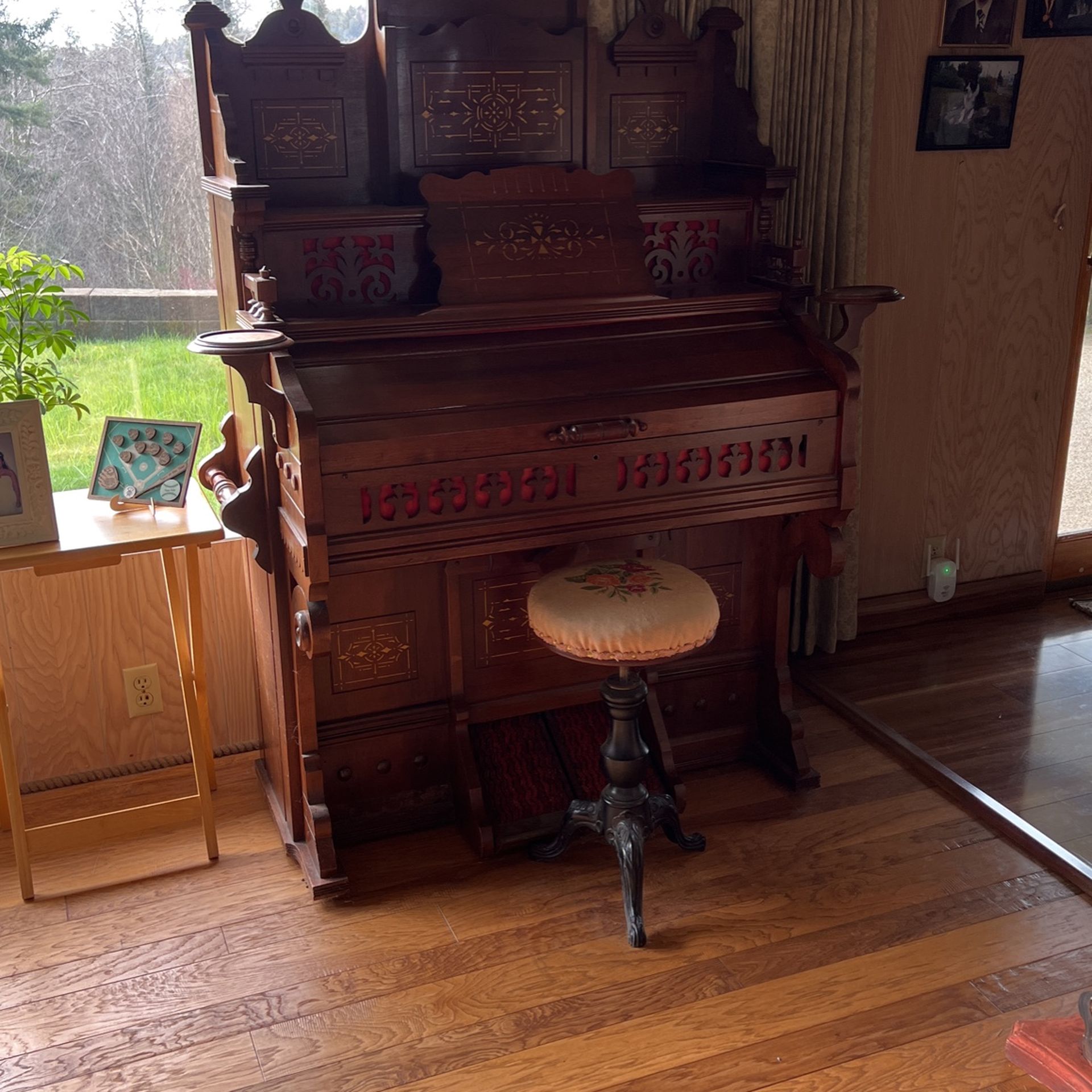 Pump Organ