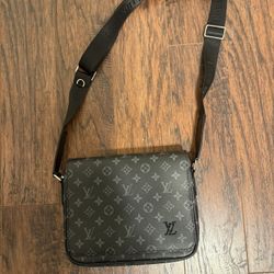 Louis Vuitton Monogram Eclipse Clutch/Pouch – Authentic Designer Bag