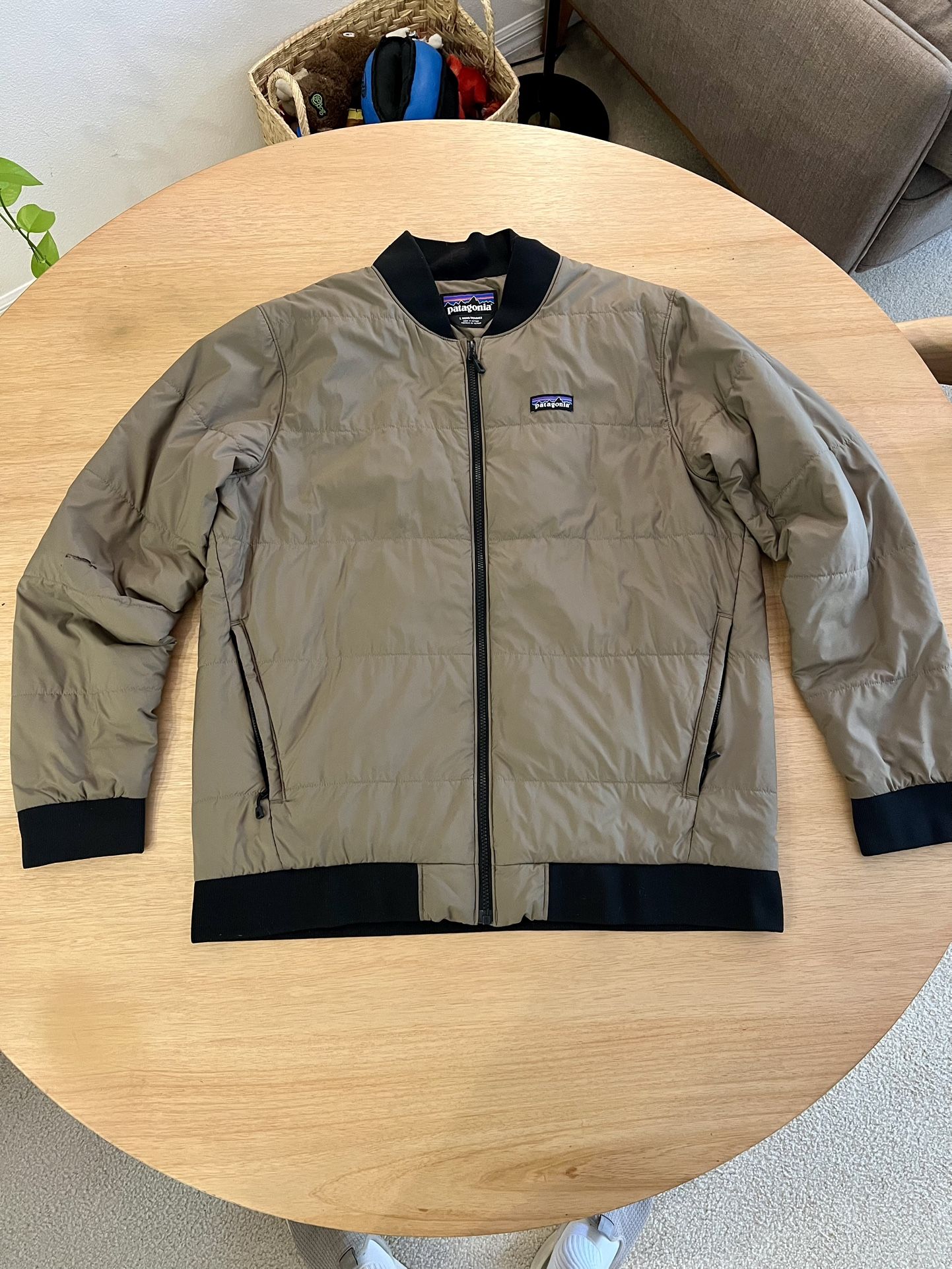 Men’s Patagonia Jacket Olive Black Size Large
