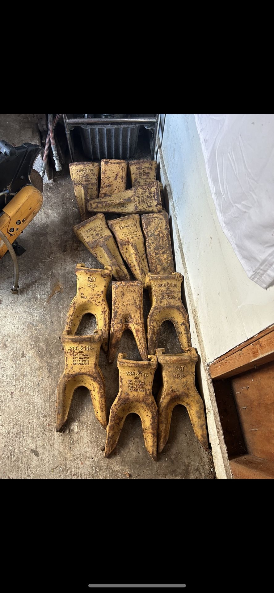 Caterpillar Tiger Teeth And Log Loading Forklift Forks