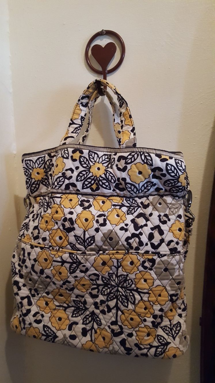 Vera Bradley bag 7 pockets sz 13x12magnetic closure