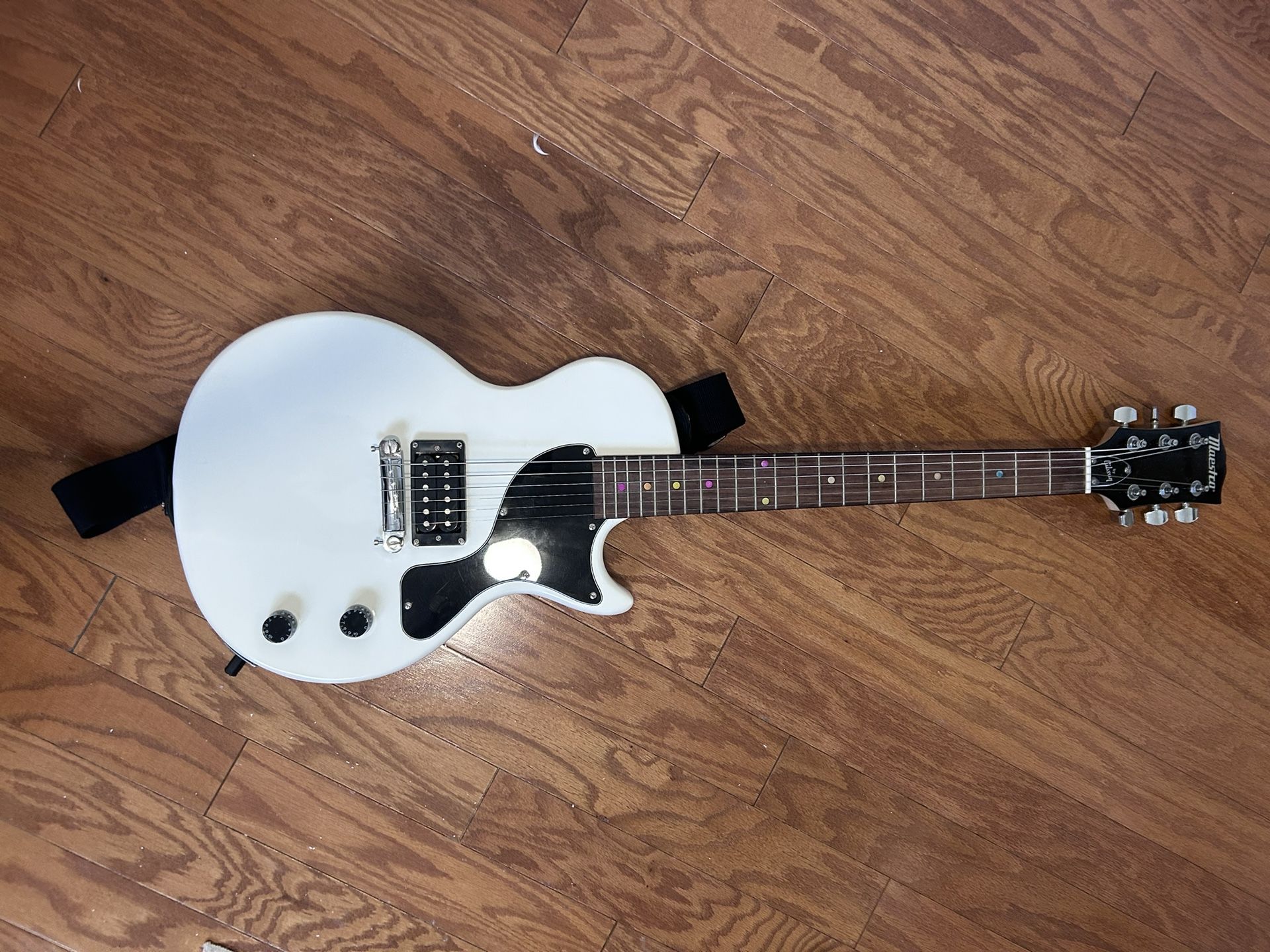 Maestro by Gibson – Single Cutaway Electric Guitar