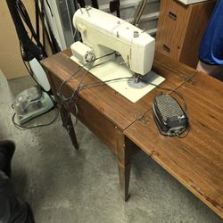 VINTAGE   1970  ANTIQUE  SEARS & ROBAK SEWING MACHINE 