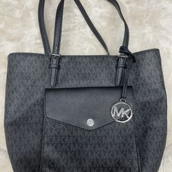 Michael Kors MICHAEL KORS JET SET MK Signature Black Jacquard MD PKT MF Tote Bag