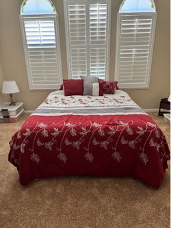 QUEEN SIZE BED Tempur-Pedic TEMPUR-Cloud Prima Queen Adjustable Bed w/ Ergo Plus Base & Remote