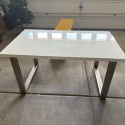 Padraig Modern Dining Table