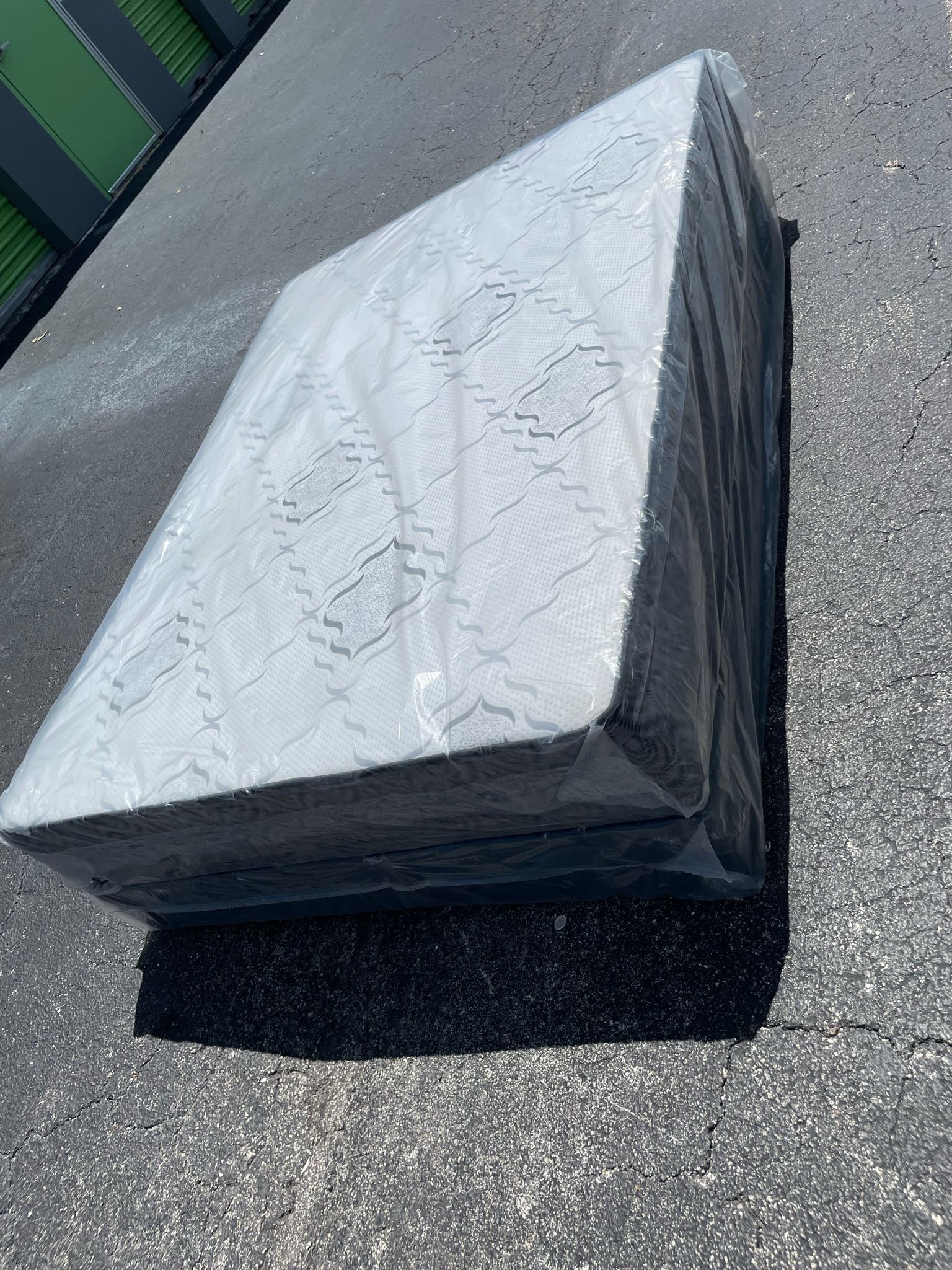 NEW FULL SIZE SET MATTRESS AND BOX SPR ING 2pcs