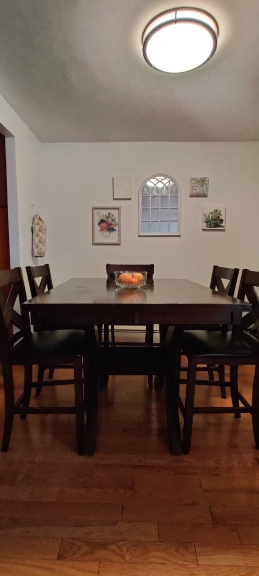 Extendable Kitchen / Dining Table With Chairs