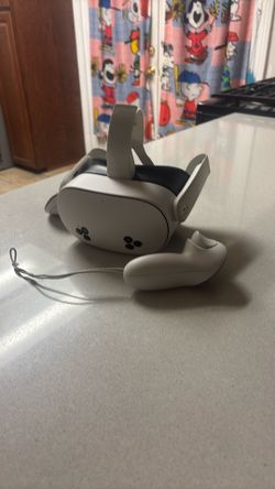 Meta quest 3S 256GB VR headset with controllers and charger