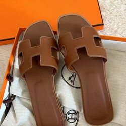 (37, 378) Hermes Oran Sandals Brown
