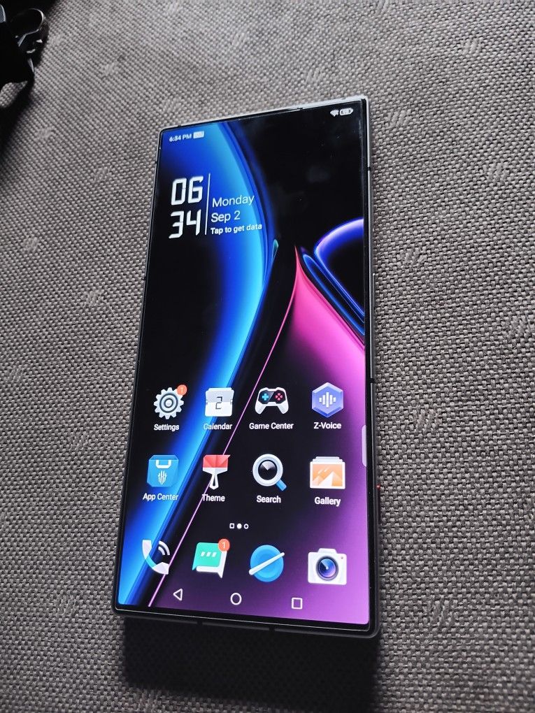 PRICE REDUCTION-Magic 8 Pro Titanium Gaming Phone