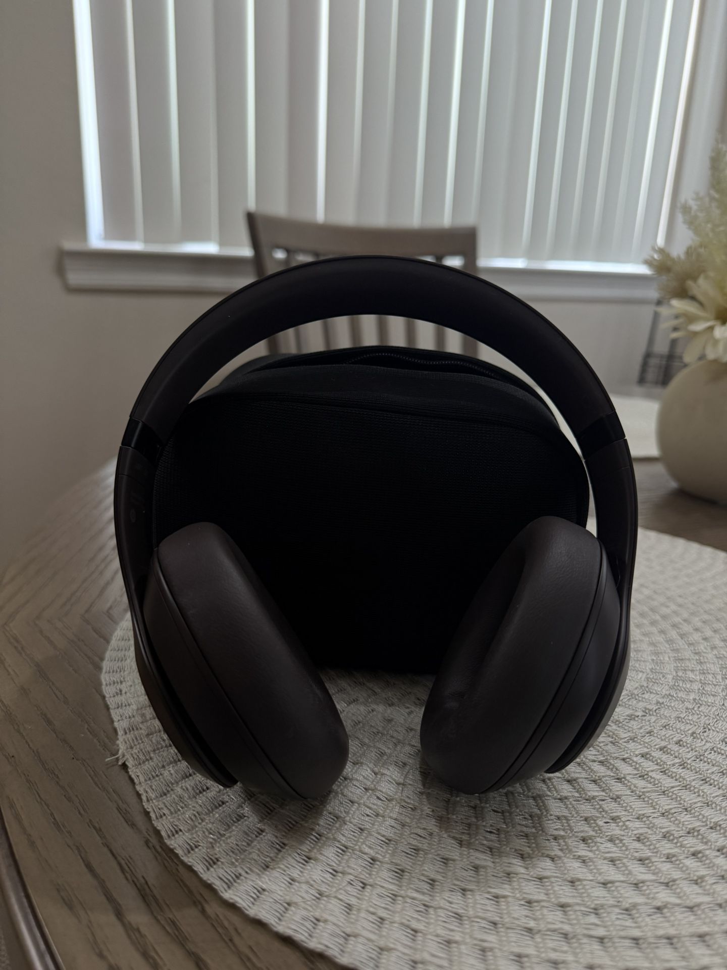 Beats Studio Pro - Wireless Bluetooth Noise Cancelling Headphones