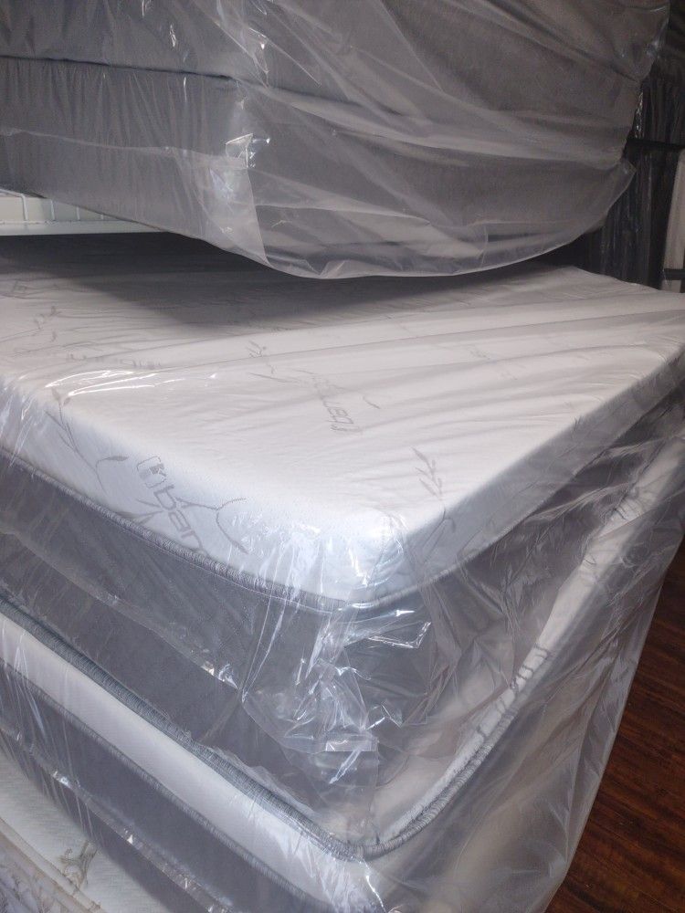 💥💥💥 $209 Queen Cool Gel Memory Foam Mattress Only $209 💥💥💥