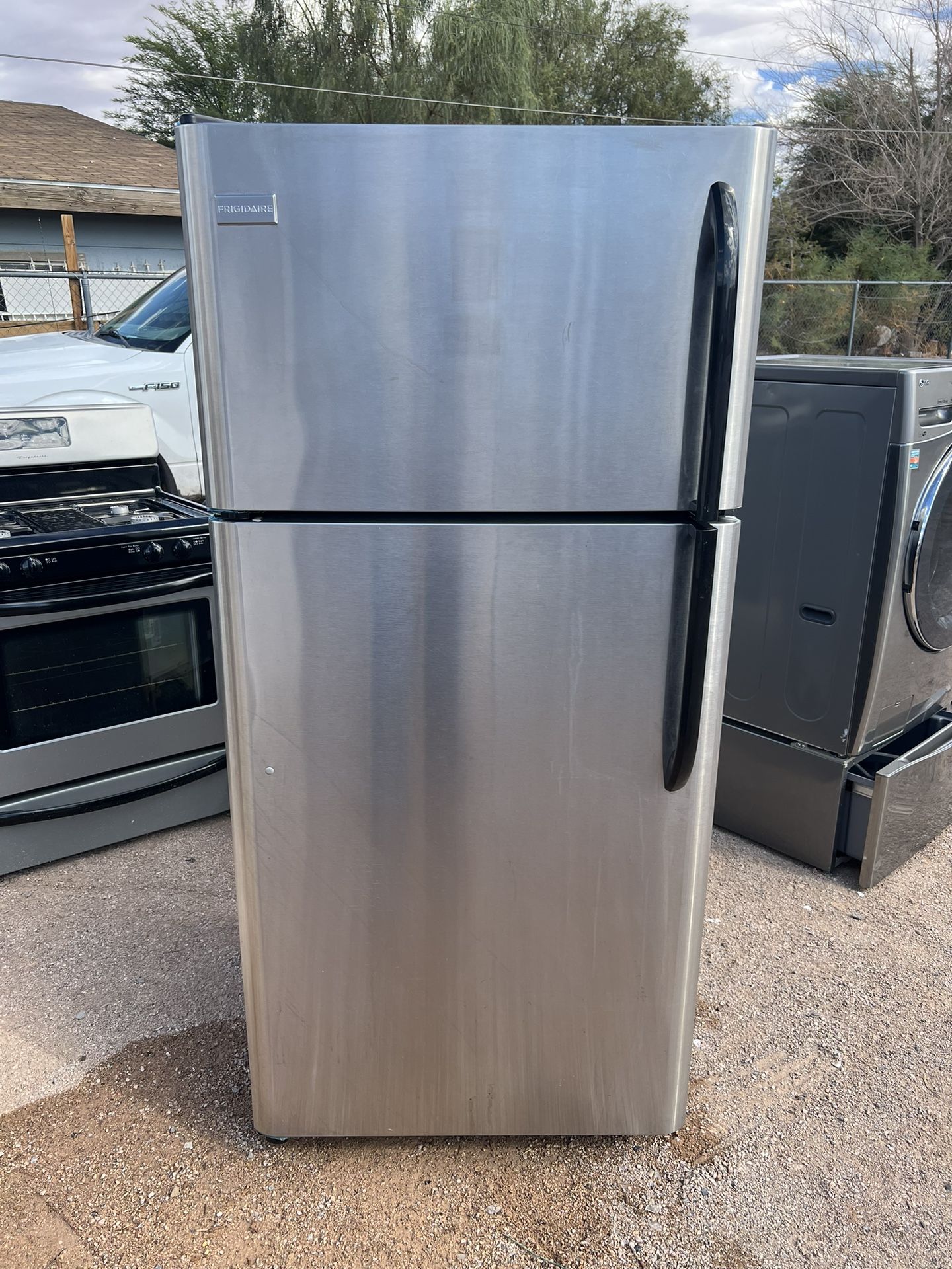 FRIGIDAIRE REFRIGERATOR 