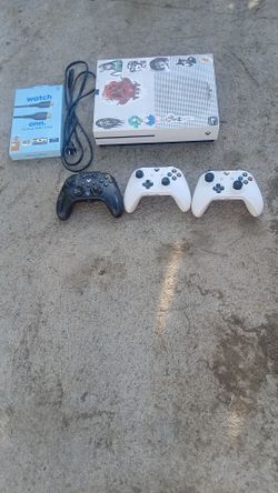 XBOX ONE S BLACK AND WHITE MEDUIM SIZE