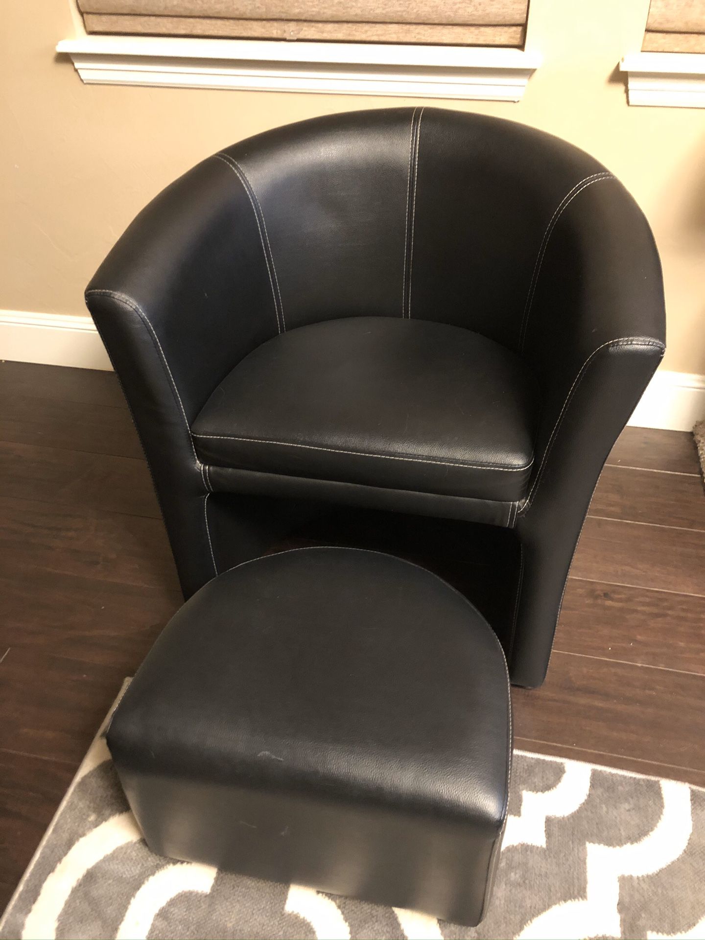 Black Chair with Ottoman