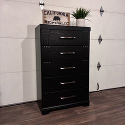 Black 5-Drawer Kids Dresser, Great for Nursery or Bedroom Storage
