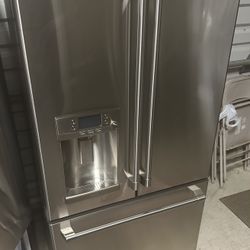 GE Refrigerator 