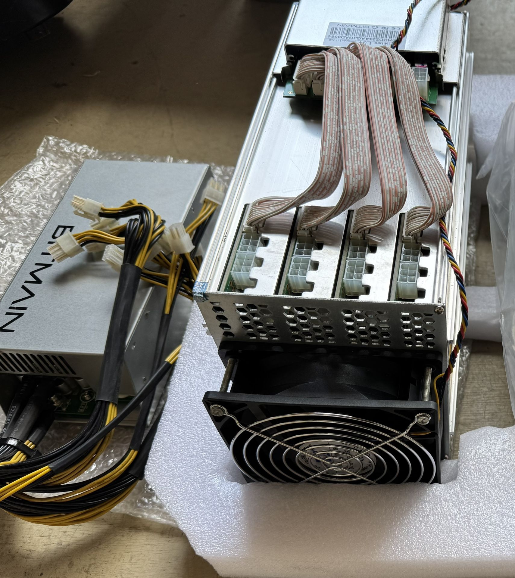ANTMINER L3+ with Power Supply APW3++