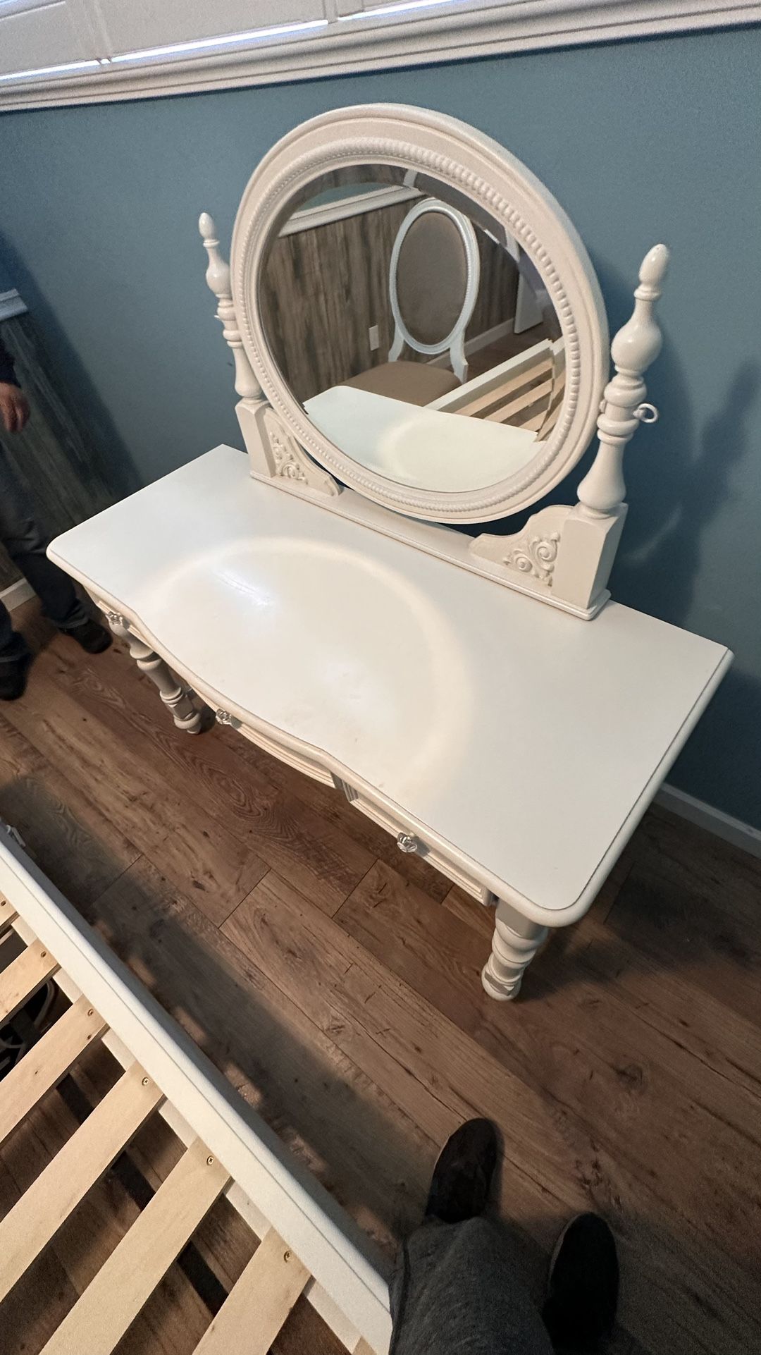 Sweetheart Vanity Set Includes Mirror Desk And Chair.