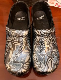Dansko women’s clogs. Brand New. 8.5-9.