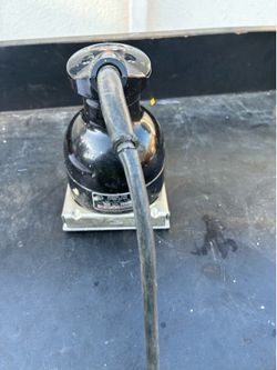 Electric hand sander