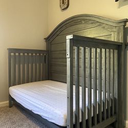 Baby Crib / Dresser Set  