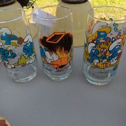 1982 DISNEY Collectible SMURF GLASSES