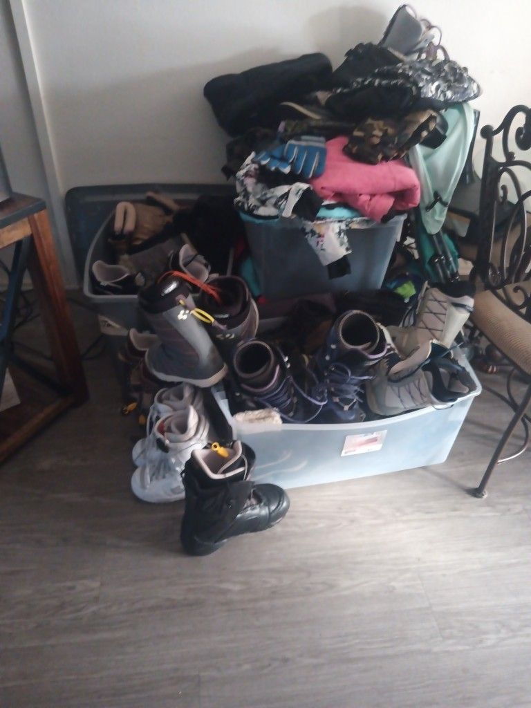 Lots Of Snowboard Boots, Snow Boots, Jackets, Snowboarding Pants, Bibs Three Snowboards For Sale Tons Of Sizes And Kids And Adults All In New Conditio