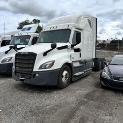 2021 Freightliner Cascadia - Great Condition