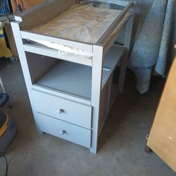 4n1 Crib,Toddler Bed , Twin Bed, And Changing Table With Mattress. Never Used