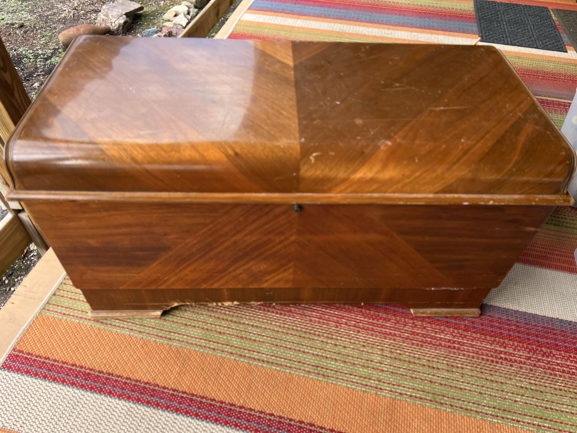 Lane Cedar Chest Has Key