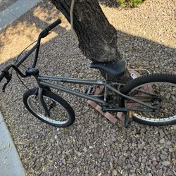 🚴‍♂️ Black BMX Bike for Sale – Built for Action! 🔥