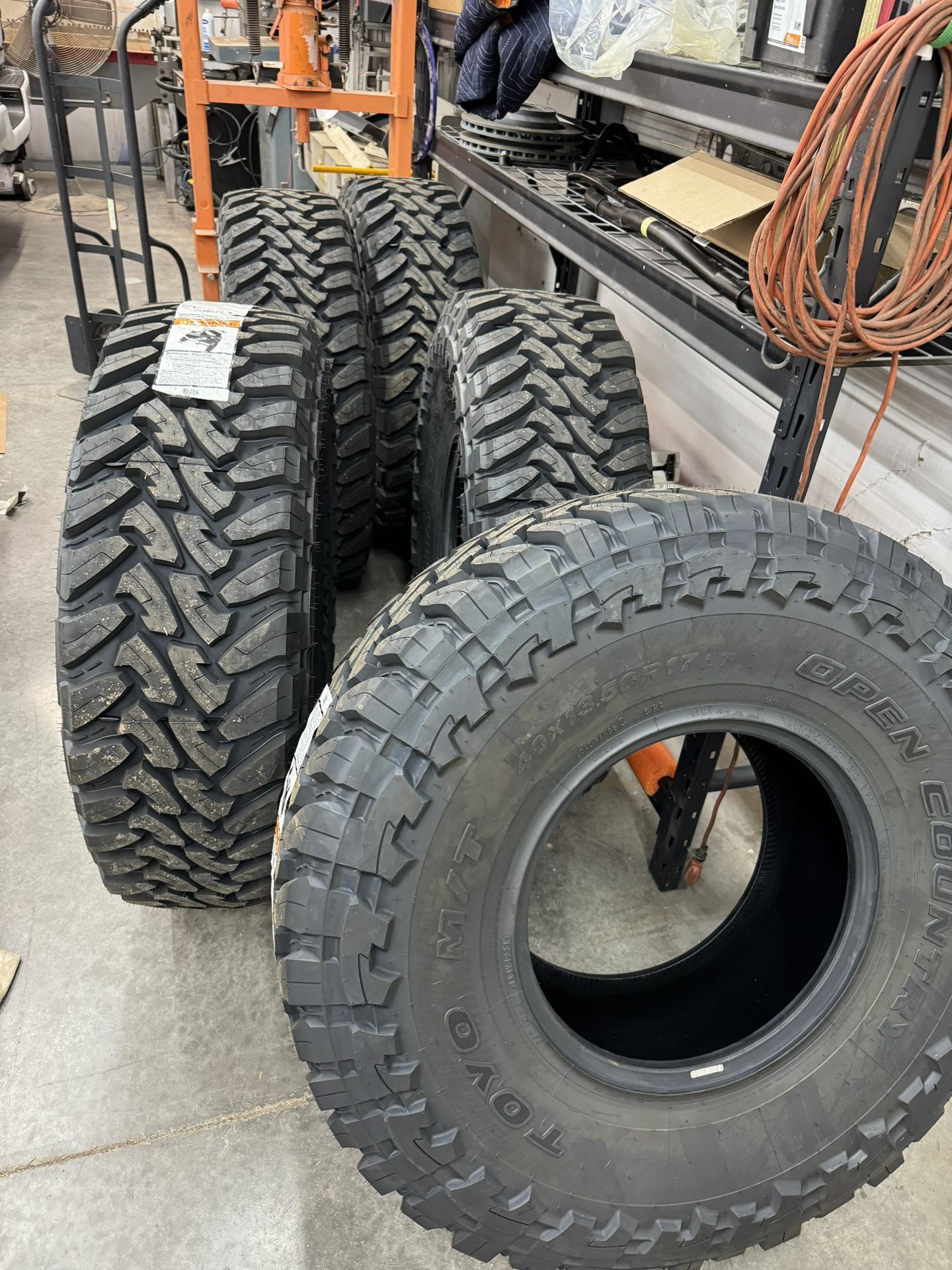 40x13.50R17 Toyo MT tires