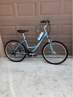 Diamondback Serene. 21 Speed. Smooth Ride. Steel. 26” Wheels.