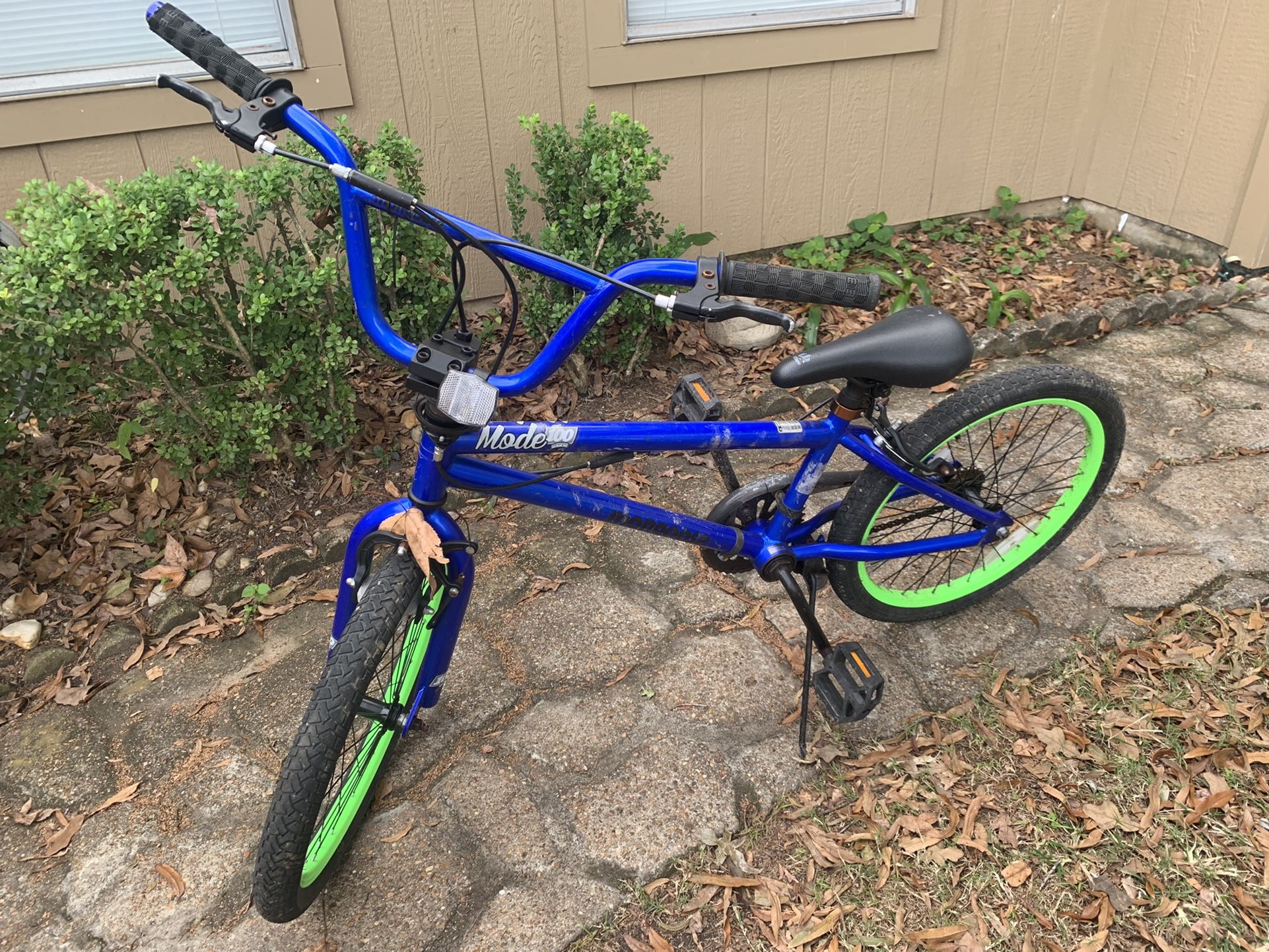 BMX Mongoose mode 100 Boys Bike